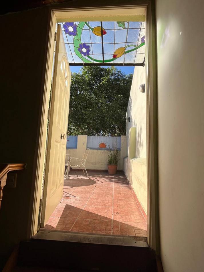 Larrañaga 700. PH 3 ambientes al frente con garage.