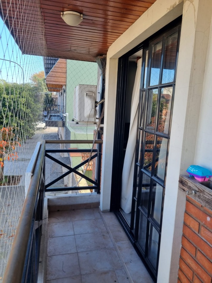 Carhue 1300. PH 3 ambientes.