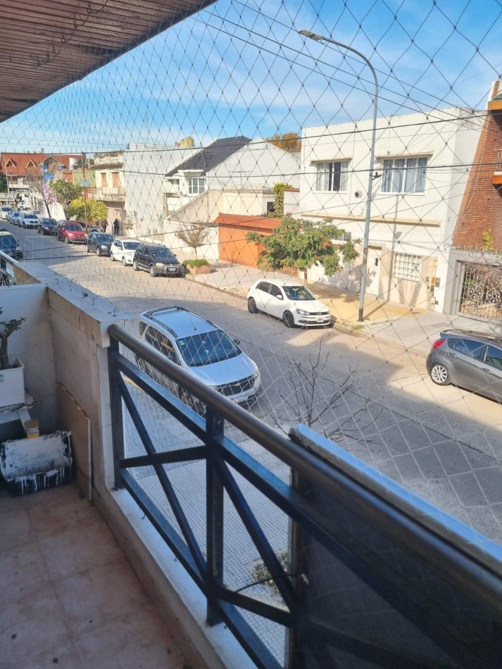 Carhue 1300. PH 3 ambientes.