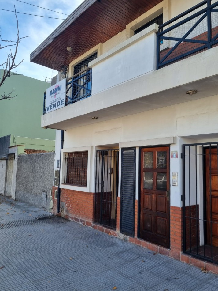 Carhue 1300. PH 3 ambientes.