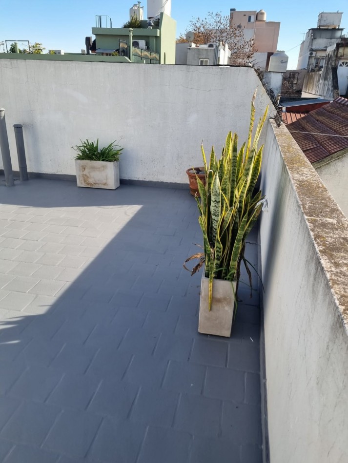 Carhue 1300. PH 3 ambientes.