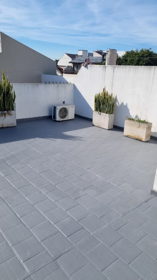 Carhue 1300. PH 3 ambientes.