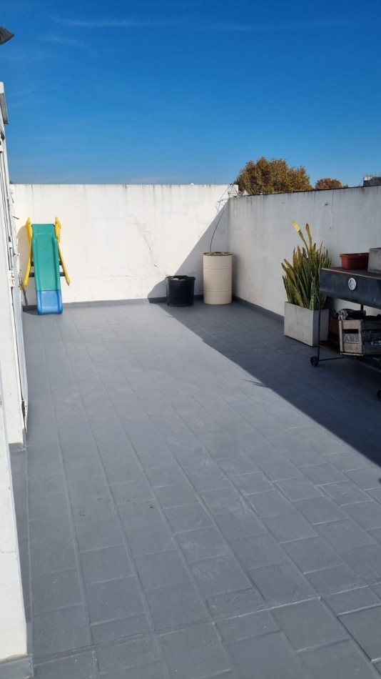 Carhue 1300. PH 3 ambientes.