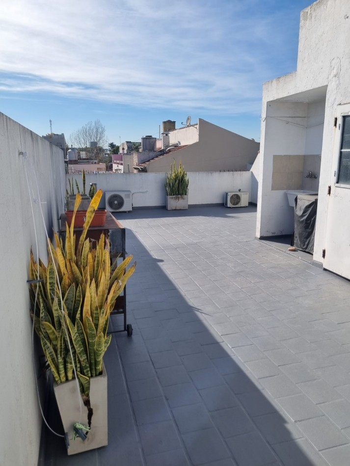 Carhue 1300. PH 3 ambientes.