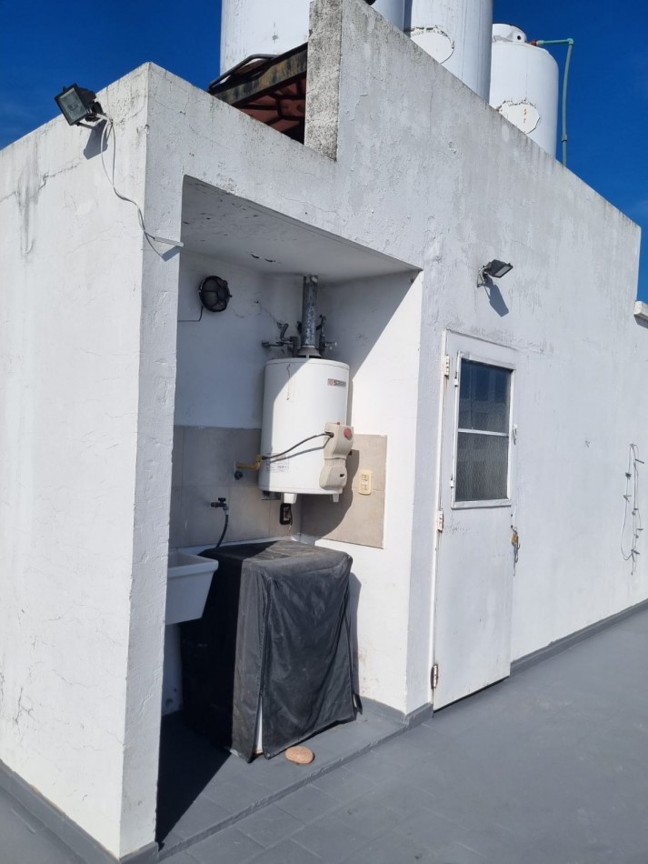 Carhue 1300. PH 3 ambientes.