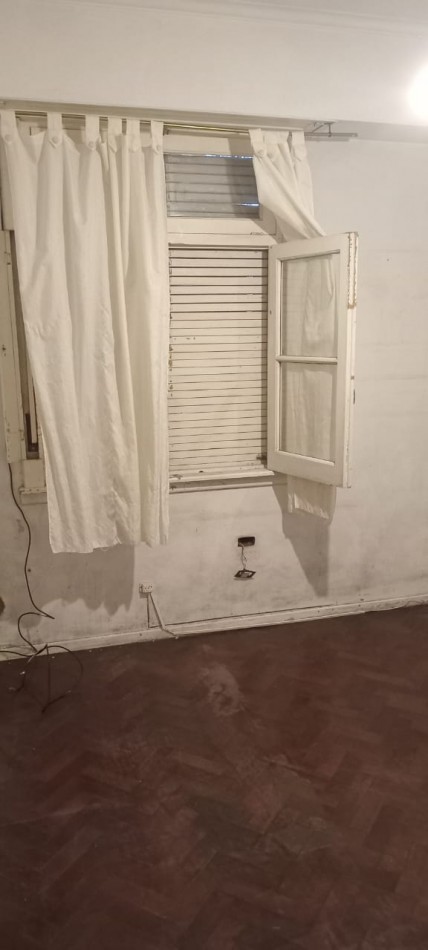 Condarco 900. Departamento 2 ambientes planta baja frente.