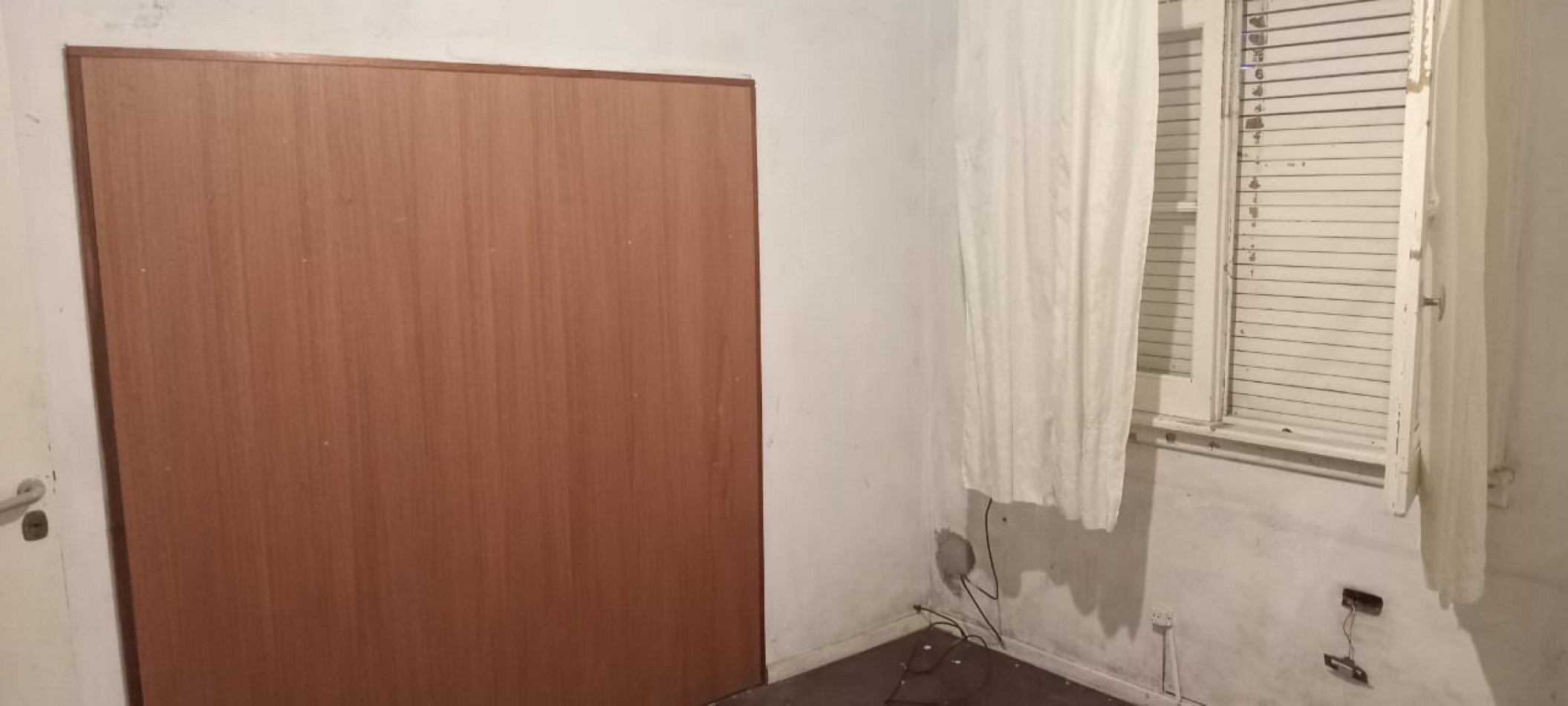 Condarco 900. Departamento 2 ambientes planta baja frente.