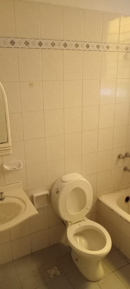 Condarco 900. Departamento 2 ambientes planta baja frente.