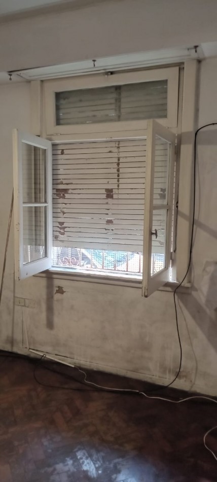 Condarco 900. Departamento 2 ambientes planta baja frente.