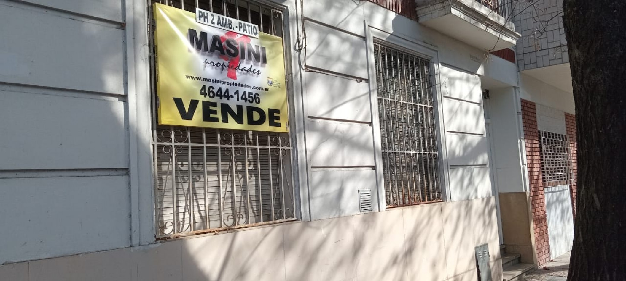 Condarco 900. Departamento 2 ambientes planta baja frente.