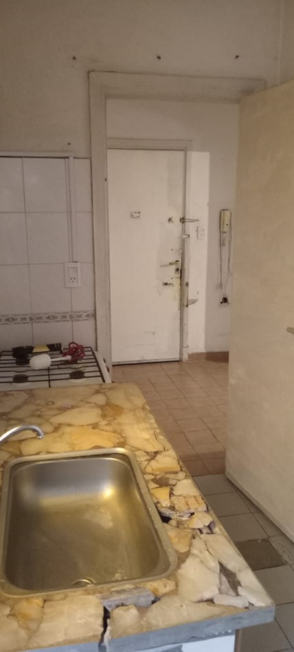 Condarco 900. Departamento 2 ambientes planta baja frente.