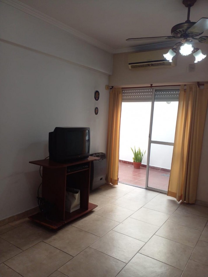 Zequeira 6900. PH 2 ambientes planta baja con patio.