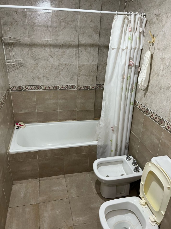 Zequeira 6900. PH 2 ambientes planta baja con patio.