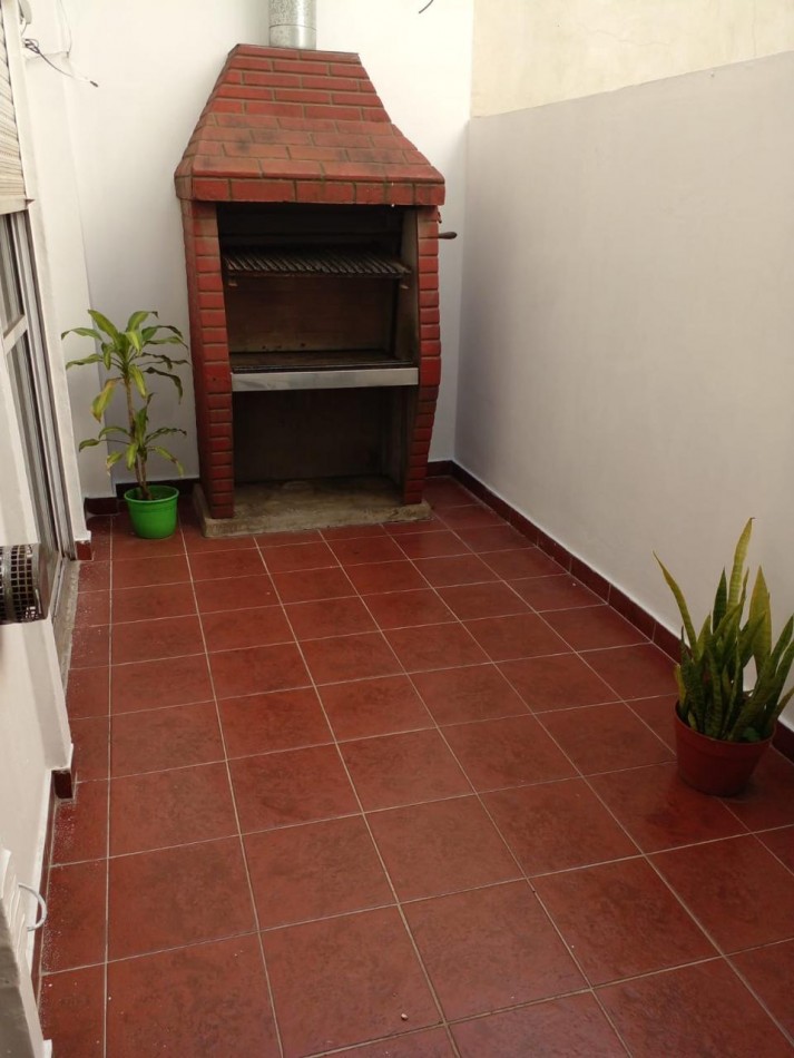 Zequeira 6900. PH 2 ambientes planta baja con patio.