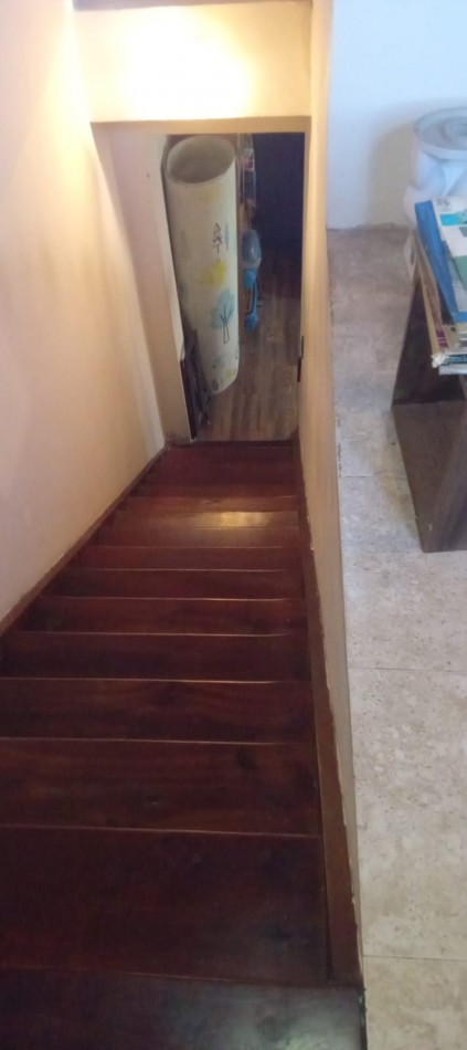 Origone 900. Casa 3 ambientes con entrepiso a terminar.