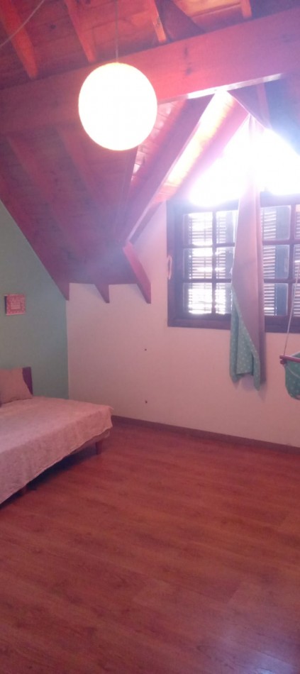 Origone 900. Casa 3 ambientes con entrepiso a terminar.