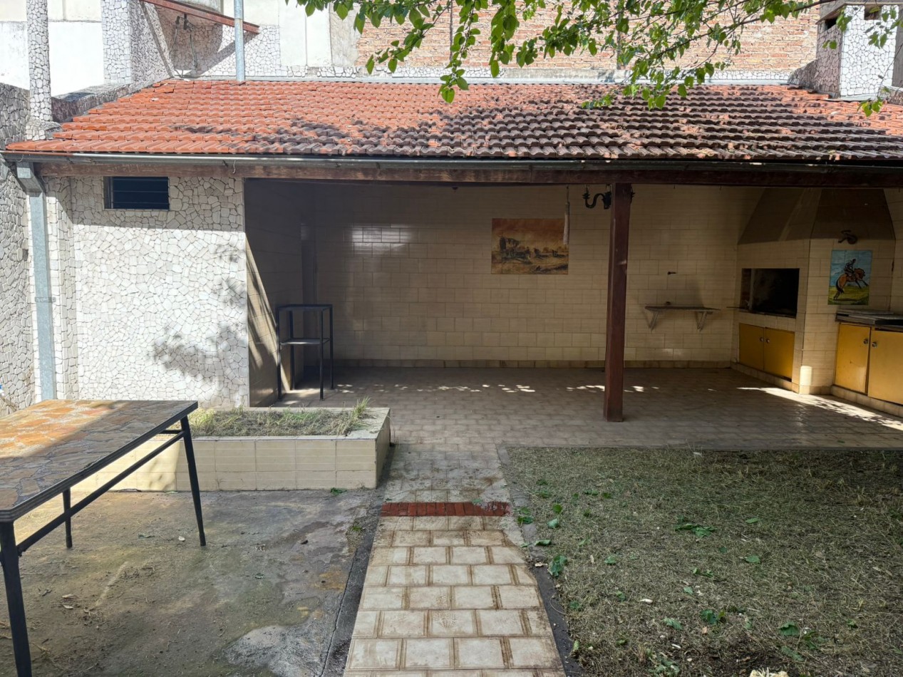 Pila 7300. Casa 5 ambientes.