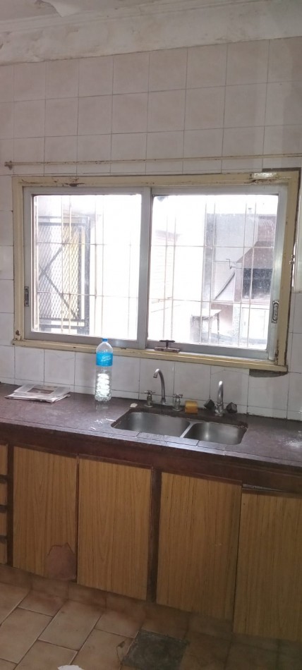 Montiel 700. Casa 4 ambientes a refaccionar.