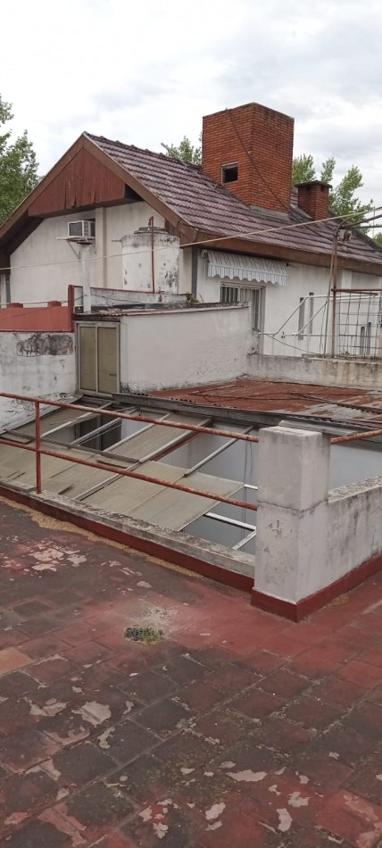 Montiel 700. Casa 4 ambientes a refaccionar.