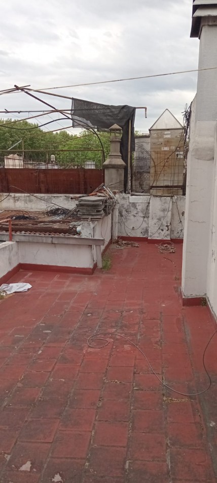 Montiel 700. Casa 4 ambientes a refaccionar.