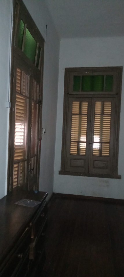 Montiel 700. Casa 4 ambientes a refaccionar.