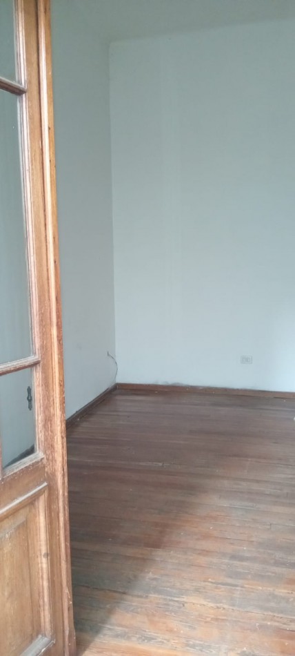 Montiel 700. Casa 4 ambientes a refaccionar.