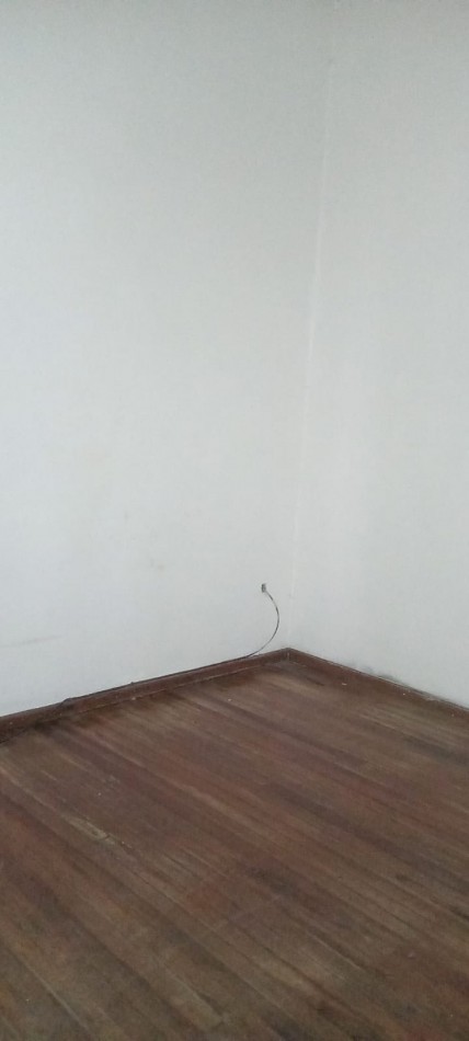 Montiel 700. Casa 4 ambientes a refaccionar.