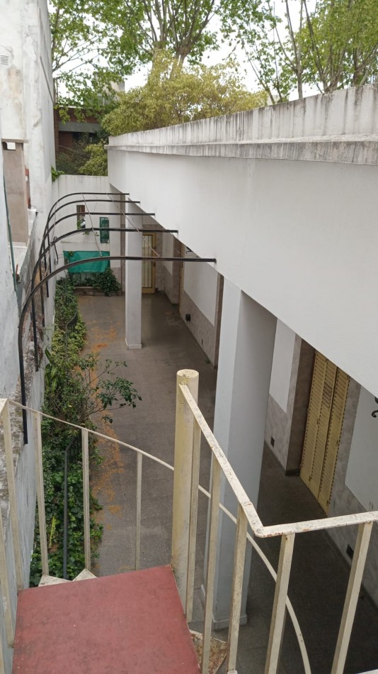 Montiel 700. Casa 4 ambientes a refaccionar.