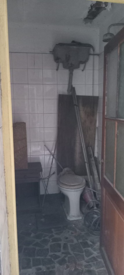 Montiel 700. Casa 4 ambientes a refaccionar.