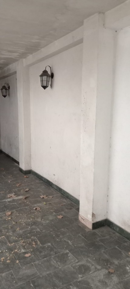 Montiel 700. Casa 4 ambientes a refaccionar.