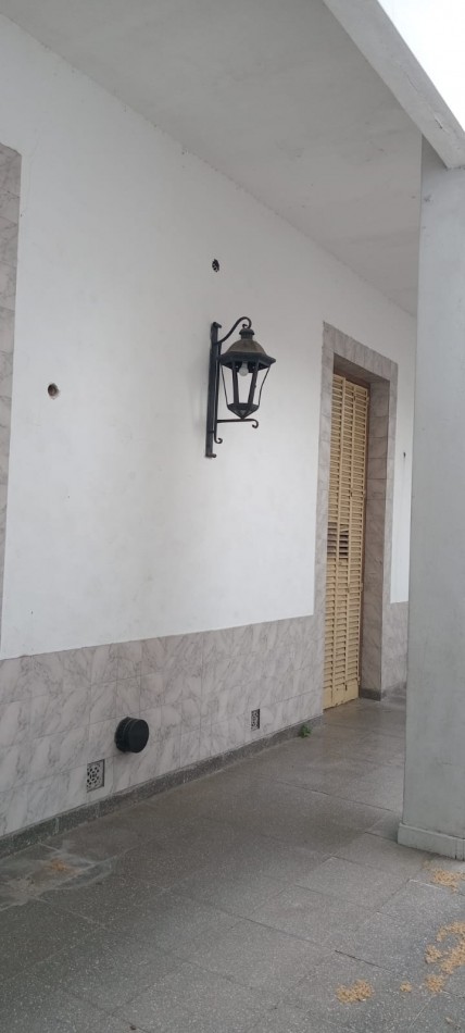 Montiel 700. Casa 4 ambientes a refaccionar.