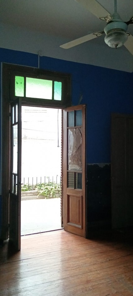 Montiel 700. Casa 4 ambientes a refaccionar.