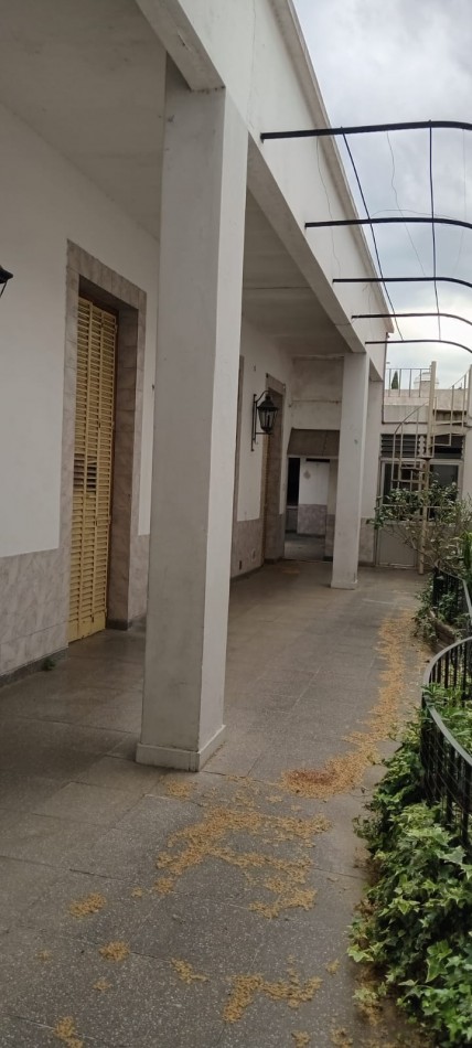 Montiel 700. Casa 4 ambientes a refaccionar.