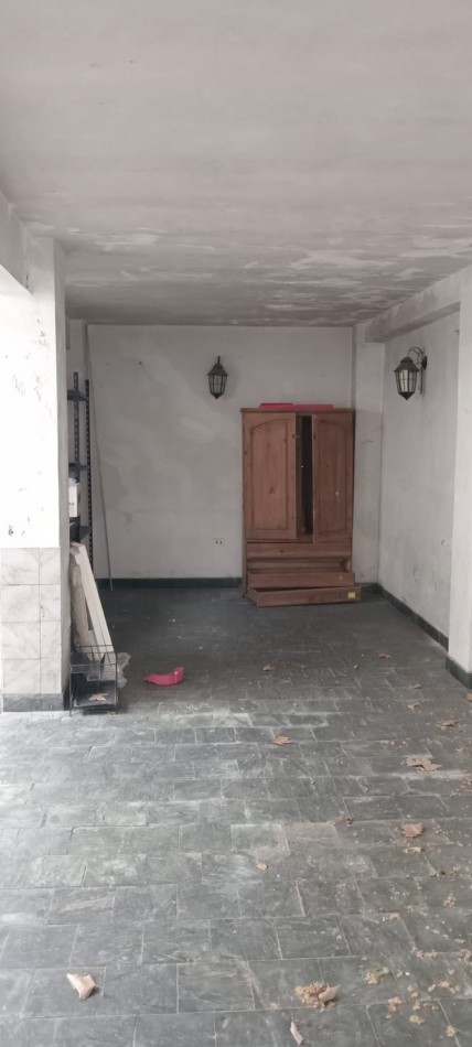 Montiel 700. Casa 4 ambientes a refaccionar.