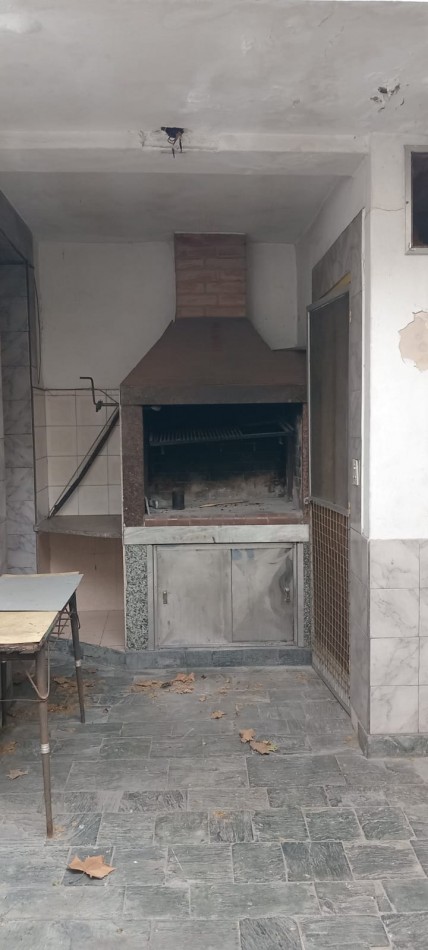 Montiel 700. Casa 4 ambientes a refaccionar.