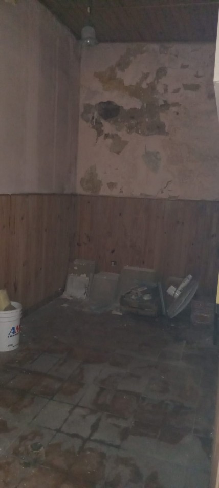 Montiel 700. Casa 4 ambientes a refaccionar.