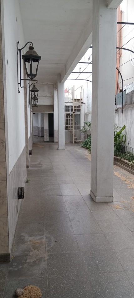 Montiel 700. Casa 4 ambientes a refaccionar.