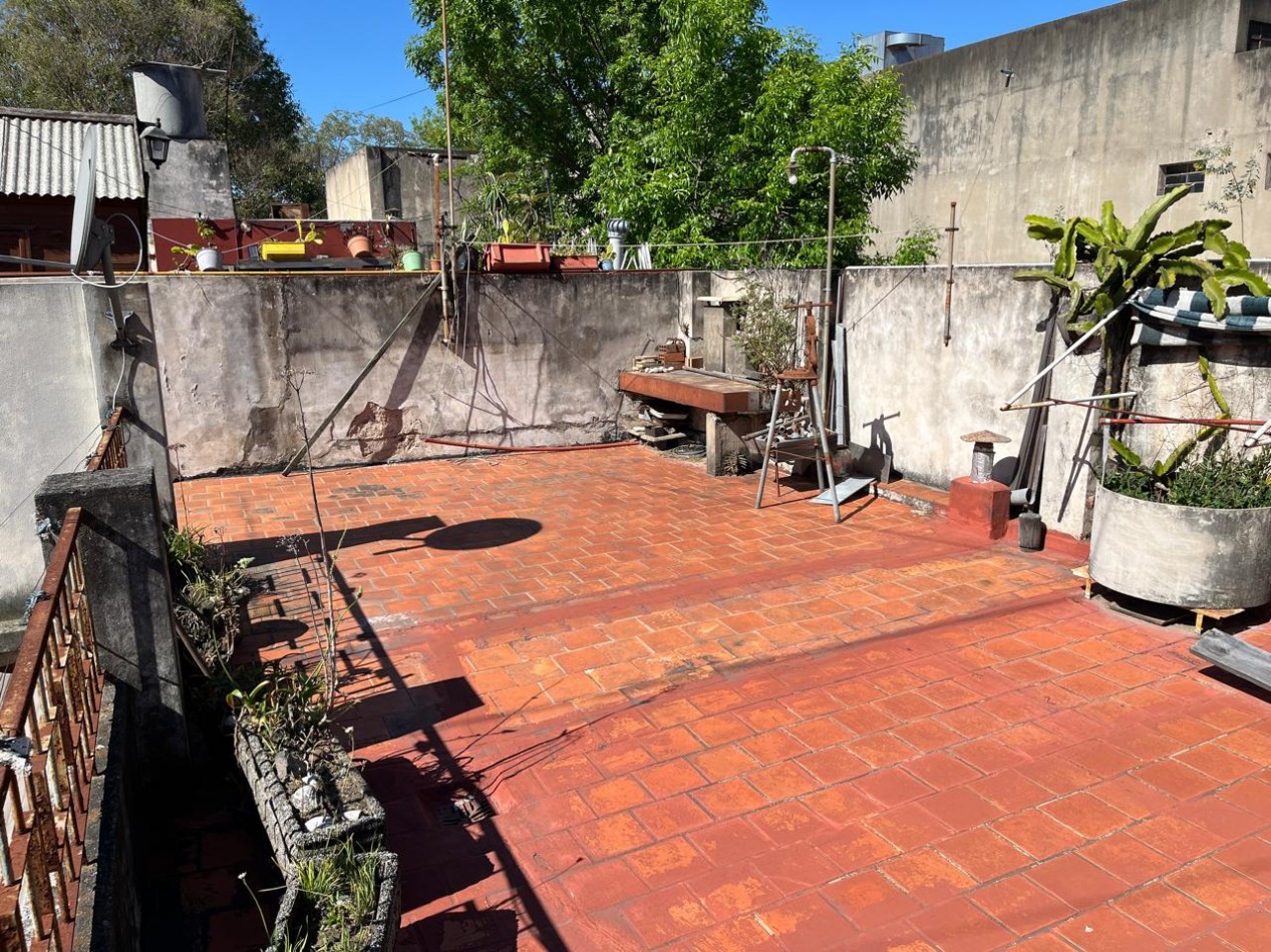 Timoteo Gordillo 2500. PH 2 1/2 ambientes patio y terraza.