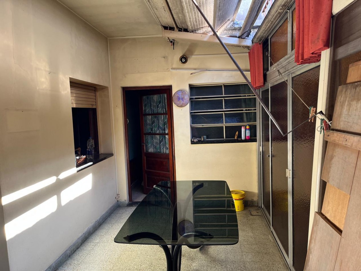 Timoteo Gordillo 2500. PH 2 1/2 ambientes patio y terraza.