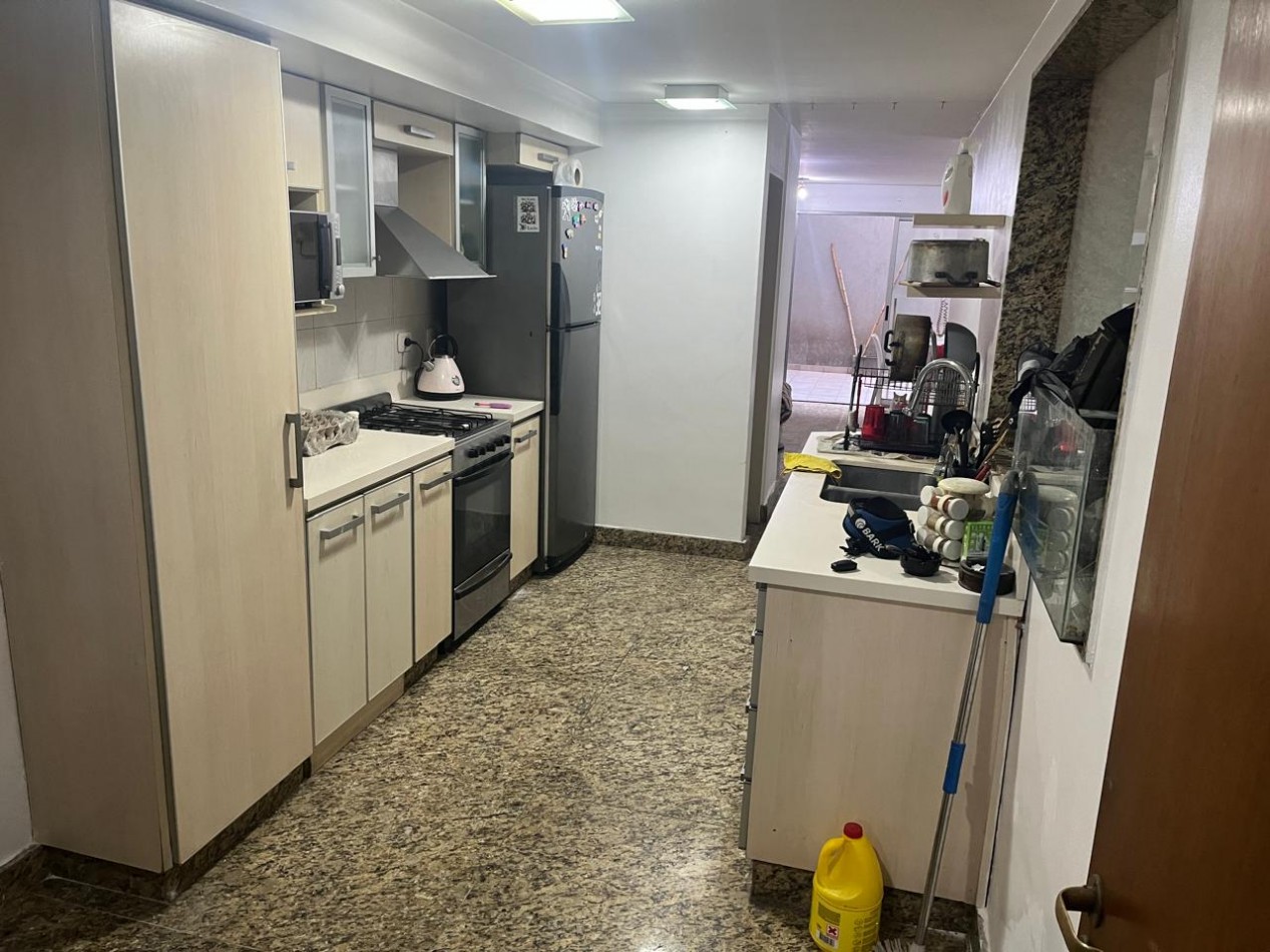 Larrazabal 1100. Departamento 4 ambientes con cochera.