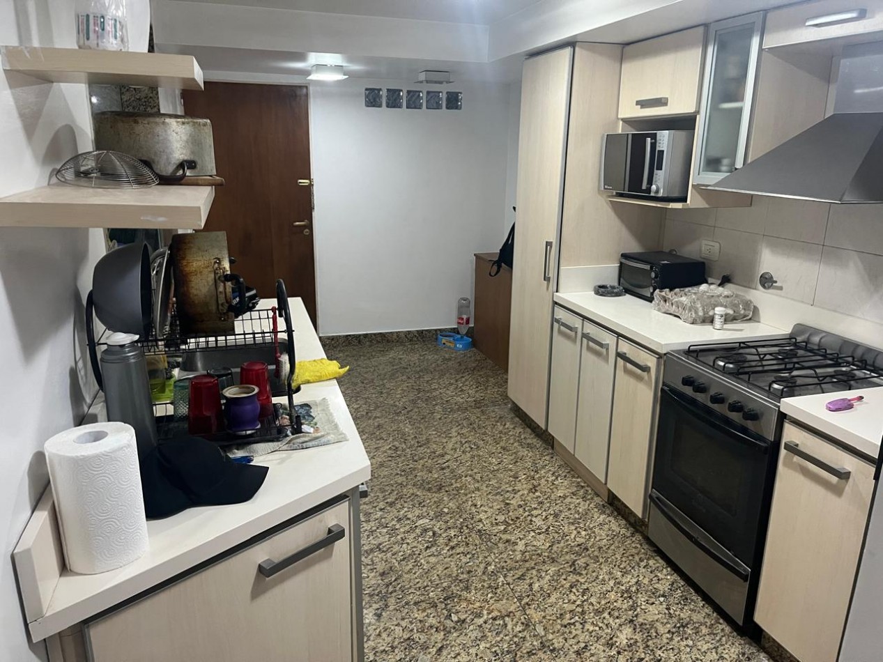 Larrazabal 1100. Departamento 4 ambientes con cochera.