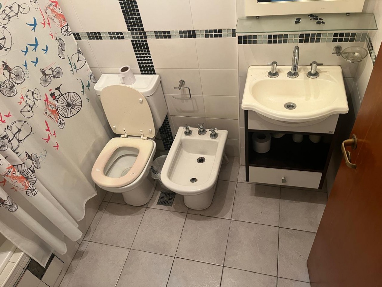 Larrazabal 1100. Departamento 4 ambientes con cochera.