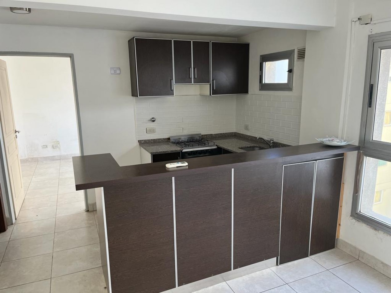 Directorio 600. Departamento 2 ambientes contrafrente.