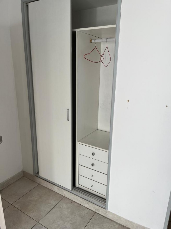 Directorio 600. Departamento 2 ambientes contrafrente.