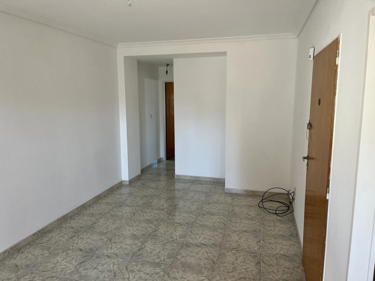 Pola 100. Departamento 2 ambientes frente