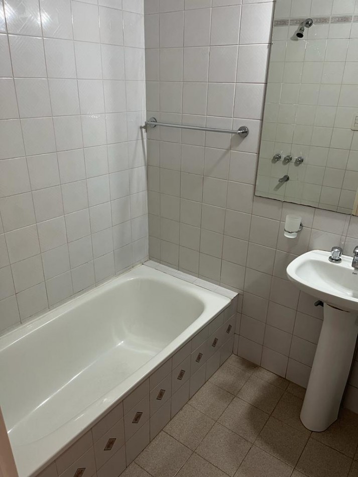 Pola 100. Departamento 2 ambientes frente