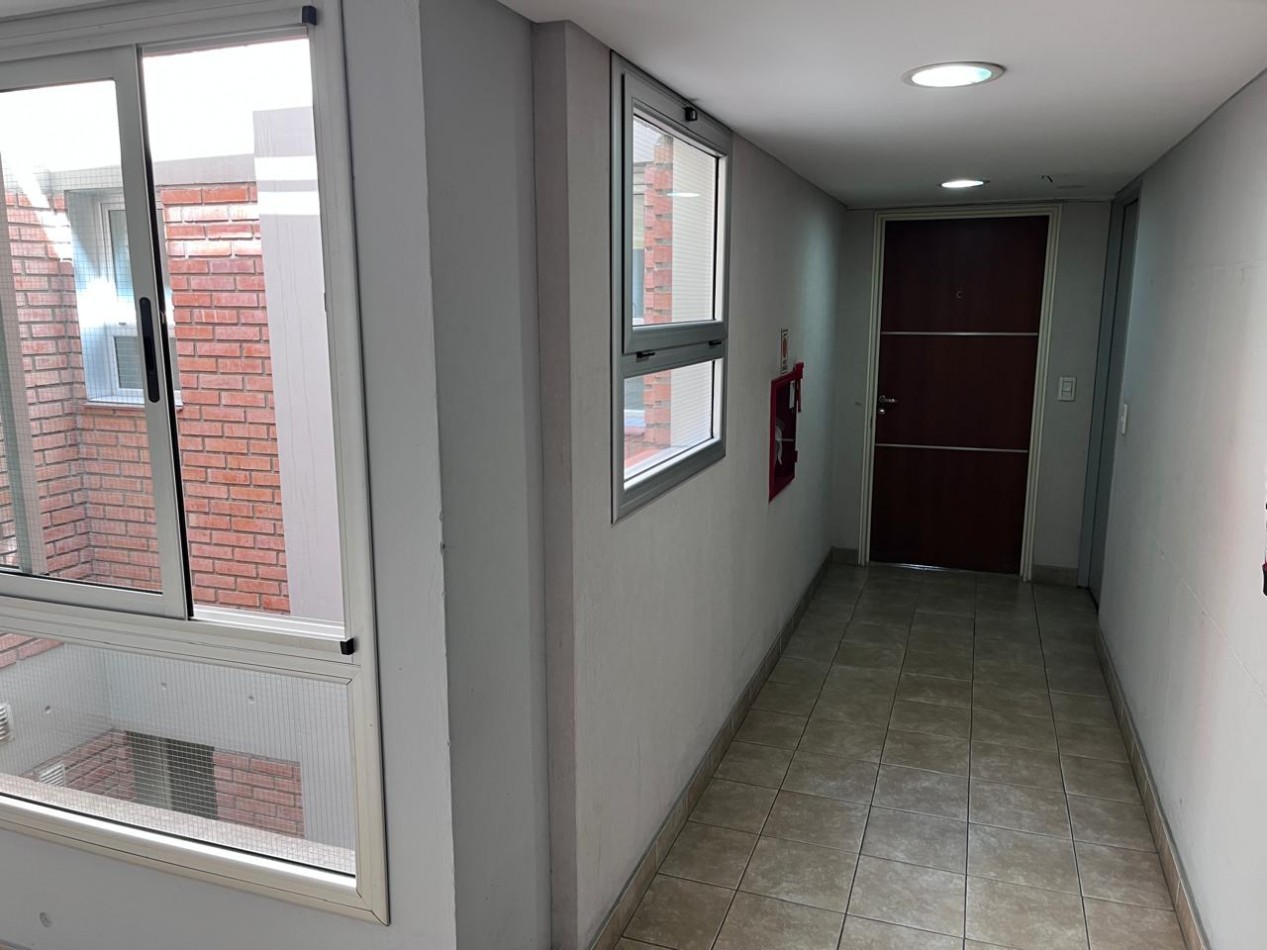 Juan Bautista Alberdi 5800. Departamento 2 ambientes con cochera.