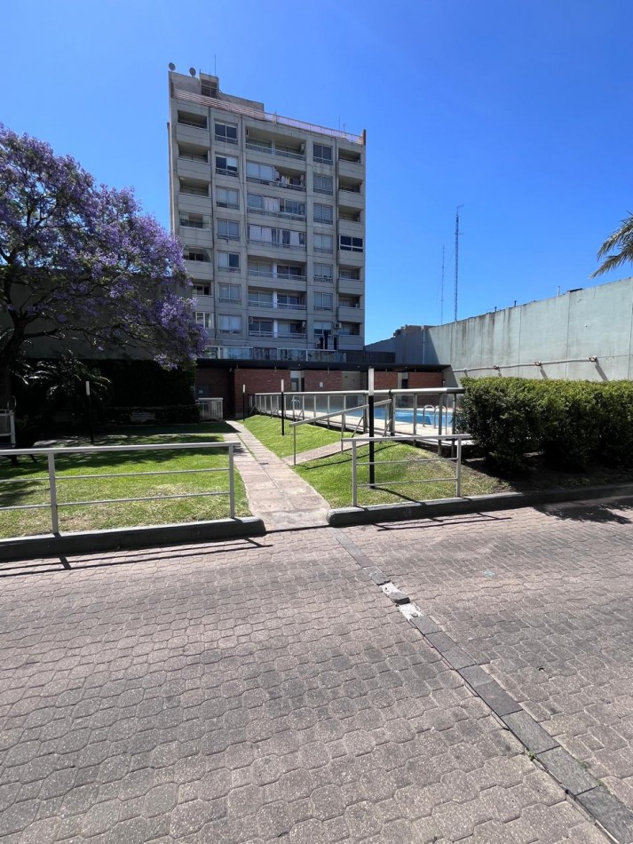 Juan Bautista Alberdi 5800. Departamento 2 ambientes con cochera.