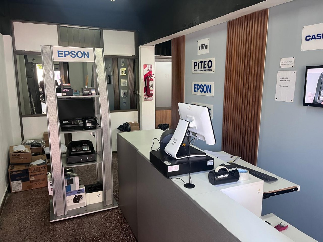 Saavedra 300. Local.