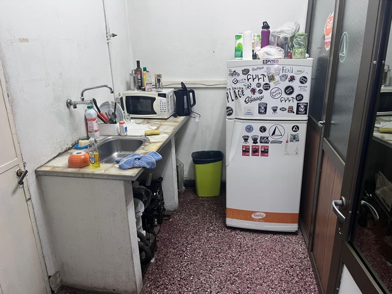 Saavedra 300. Local.